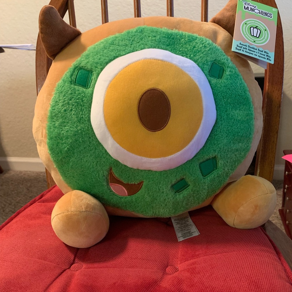 DISNEY MUNCHLINGS “AVACADO BREAKFAST BAGEL MIKE”-NWT